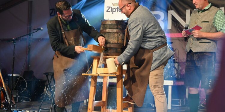 „O’zapft is!“ in Eben
