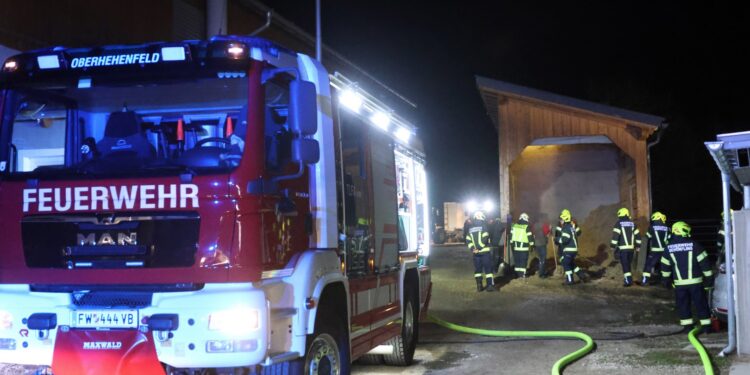 Drei Feuerwehren bei Brand eines Hackschnitzelbunkers in Schörfling