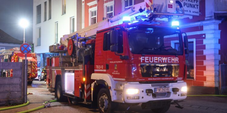 Sieben Verletzte bei Küchenbrand in einem Restaurant in Vöcklabruck