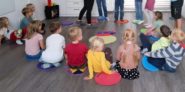 Musikalische Früherziehung in Gmunden: Klangvolle Erlebnisse für Kinder im Laufenten-Club