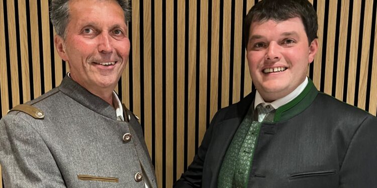 Bürgermeisterwechsel in Atzbach: Berthold Reiter übergibt an Robert Eder