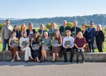 Feierlicher Abschluss: 28 neue OP-Kräfte und Pflegekräfte in Vöcklabruck