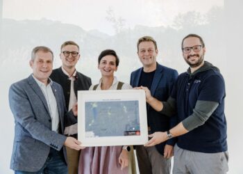 Dunkler Himmel, sternenklare Zukunft: LR Stefan Kaineder beim Kick-Off zum Sternenpark Grünau