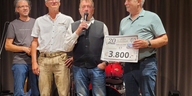 WIR HELFEN-Neukirchen – 3.800 Euro für neues Pfarrzentrum