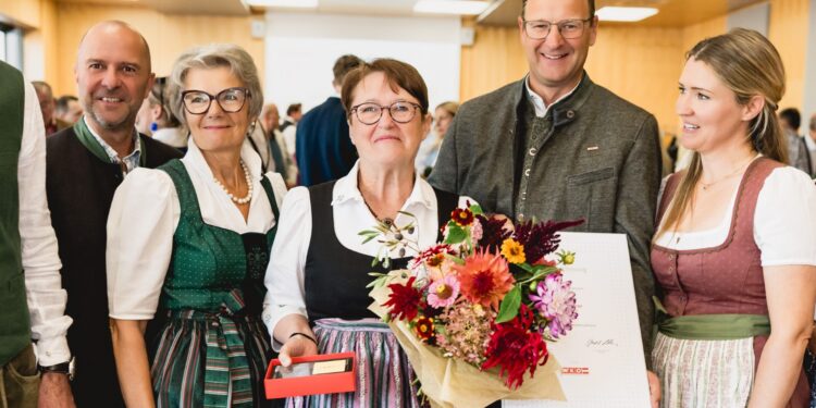 50 Jahre mit Herz und Leidenschaft – Ehrung für Anni Laserer aus Gosau